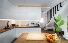 Meble i ściany z PCM: domowe mikro‑magazyny ciepła, które stabilizują temperaturę i obniżają rachunki