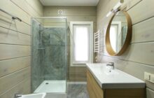 Prysznic, który sam się osusza: mikrokanalikowa ściana z odzyskiem ciepła do małej łazienki