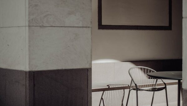 SPC na starych płytkach: szybka podłoga bez kucia krok po kroku