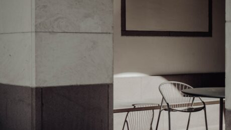 Wyciszenie ściany w bloku: skuteczny system masa-sprezyna-masa krok po kroku