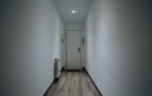 Ukryte drzwi z ościeżnicą niewidoczną: montaż w ścianie murowanej i GK krok po kroku