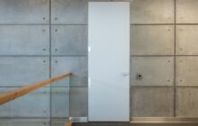 Drzwi przesuwne chowane w kasecie 80-90 cm: wybór systemu i montaż w ścianie GK oraz murowanej